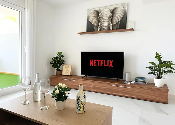 ヴィラ Modern Townhouse With Pool Access