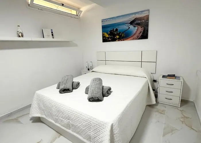 Modern Townhouse With Pool Access ヴィラ アデヘ