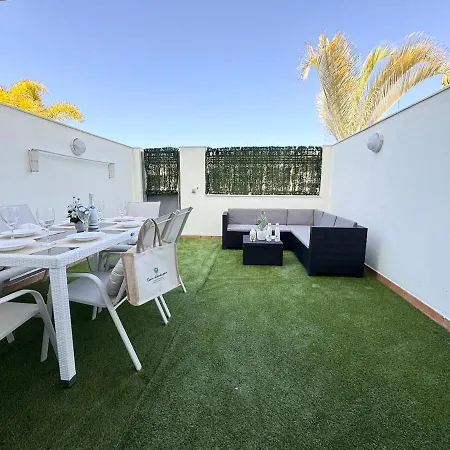Modern Townhouse With Pool Access 빌라 아데제