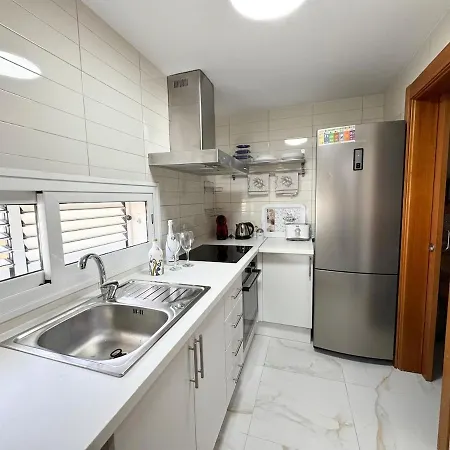 Modern Townhouse With Pool Access 빌라 *