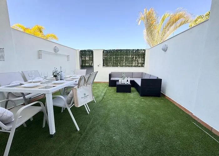 Modern Townhouse With Pool Access فيلة أذيخي