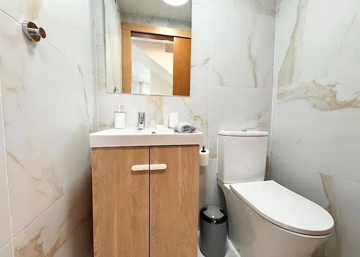 Modern Townhouse With Pool Access فيلة