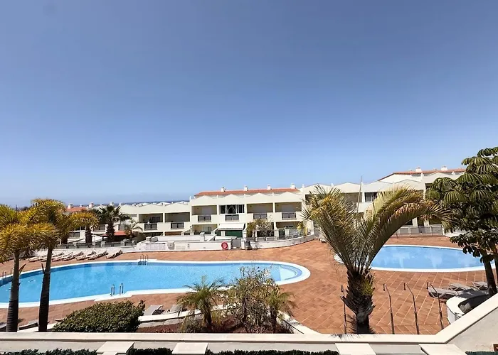 Modern Townhouse With Pool Access فيلة